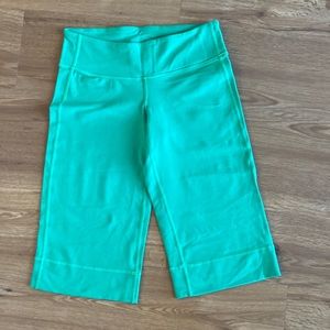 lululemon clamdiggers crop